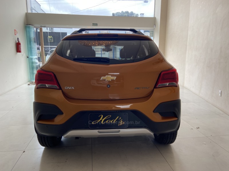 ONIX 1.4 MPFI ACTIV 8V FLEX 4P AUTOMÁTICO - 2017 - CANELA