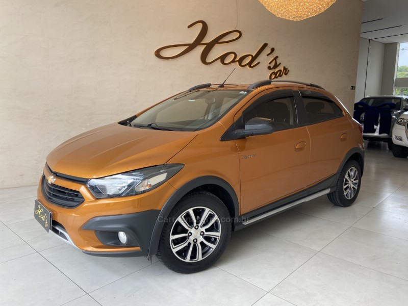 onix 1.4 mpfi activ 8v flex 4p automatico 2017 canela