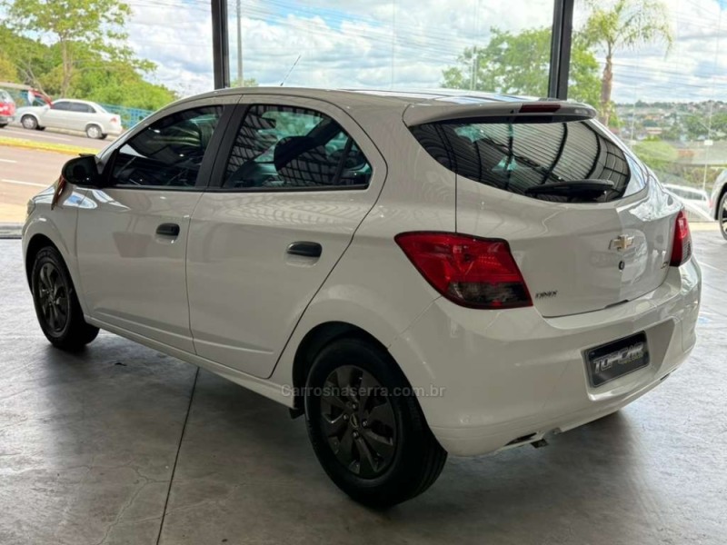 ONIX 1.0 JOY BLACK 8V FLEX 4P MANUAL - 2019 - CAMPO BOM