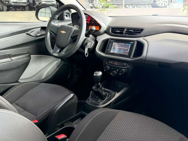 ONIX 1.0 JOY BLACK 8V FLEX 4P MANUAL - 2019 - CAMPO BOM