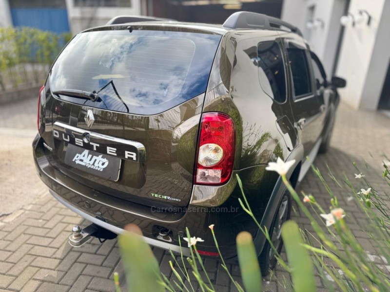 DUSTER 2.0 TECH ROAD 4X2 16V FLEX 4P MANUAL - 2014 - FARROUPILHA