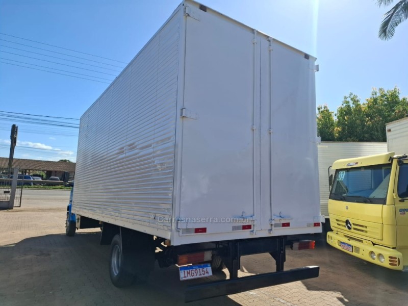 710 PLUS  - 2004 - PORTãO