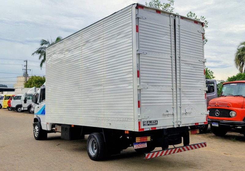 912  - 1993 - PORTãO