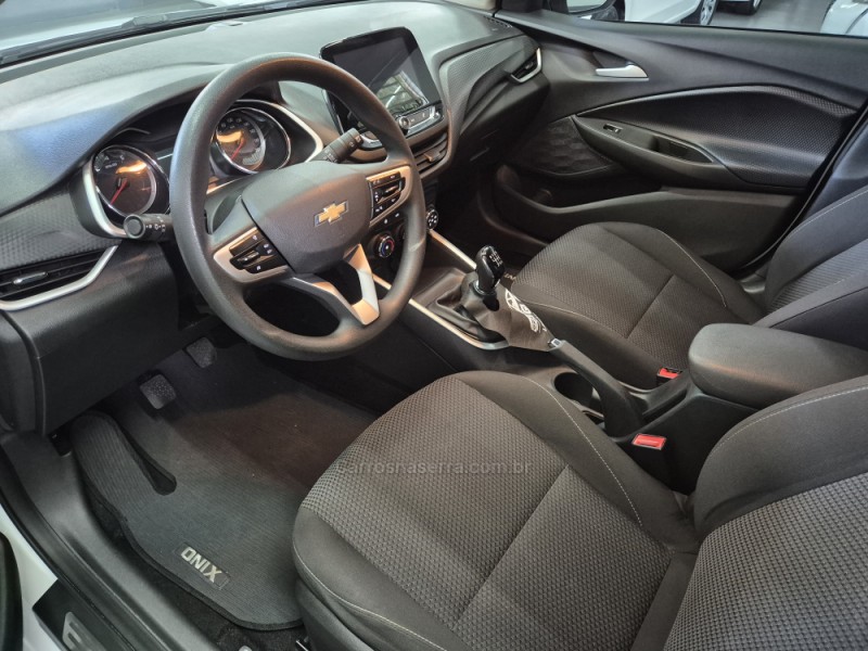 ONIX 1.0 LTZ 12V TURBO FLEX 4P MANUAL - 2023 - GARIBALDI