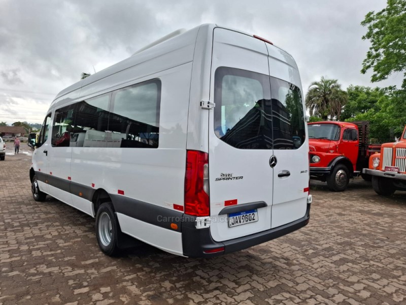 SPRINTER 2.2 CHASSI 516 EXTRA LONGO DIESEL 3P MANUAL - 2021 - PORTãO