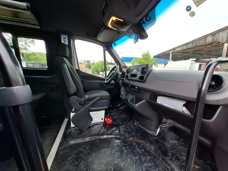 SPRINTER 2.2 CHASSI 516 EXTRA LONGO DIESEL 3P MANUAL - 2021 - PORTãO