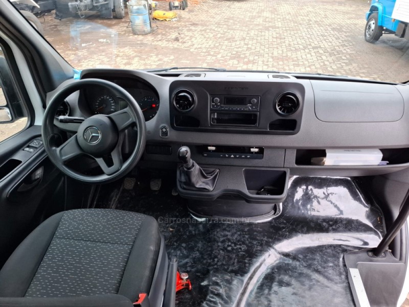 SPRINTER 2.2 CHASSI 516 EXTRA LONGO DIESEL 3P MANUAL - 2021 - PORTãO