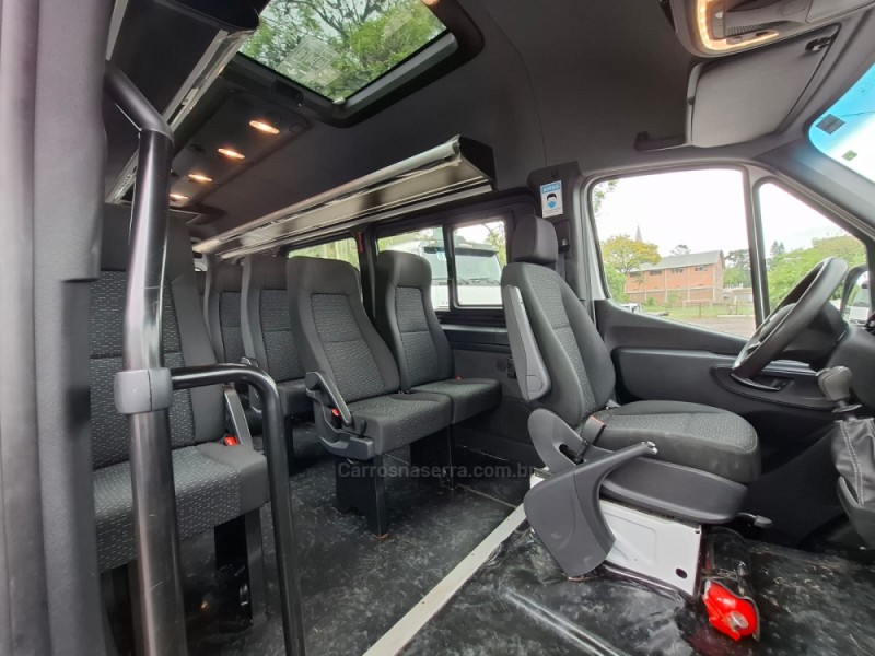SPRINTER 2.2 CHASSI 516 EXTRA LONGO DIESEL 3P MANUAL - 2021 - PORTãO