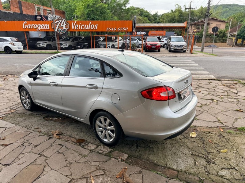 FIESTA 1.6 SE SEDAN 16V FLEX 4P MANUAL - 2013 - TRêS COROAS