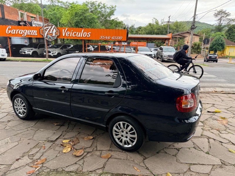 SIENA 1.0 MPI FIRE CELEBRATION 8V FLEX 4P MANUAL - 2011 - TRêS COROAS