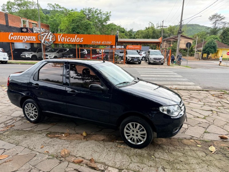 SIENA 1.0 MPI FIRE CELEBRATION 8V FLEX 4P MANUAL - 2011 - TRêS COROAS