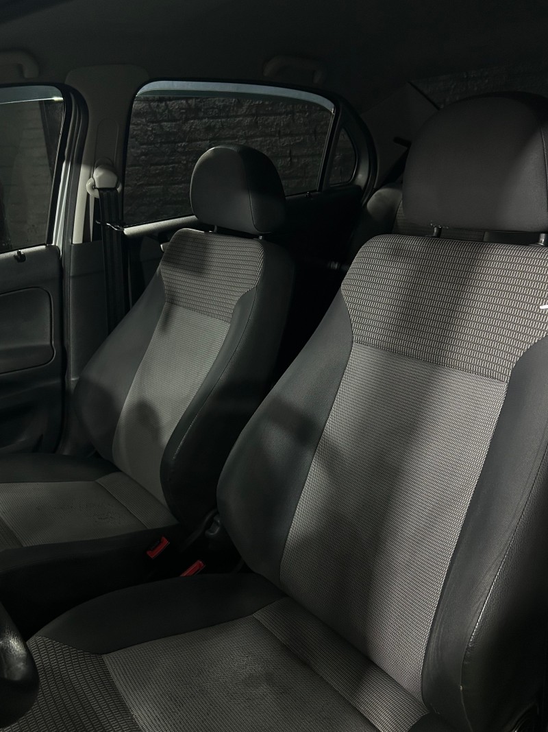 VOYAGE 1.0 MI CITY 8V FLEX 4P MANUAL - 2011 - FELIZ