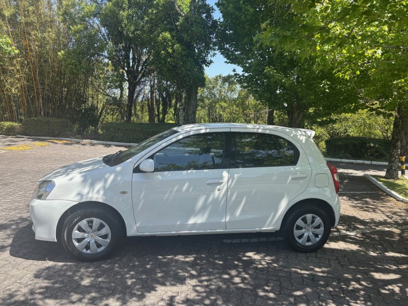 ETIOS 1.3 XS 16V FLEX 4P MANUAL - 2013 - CAXIAS DO SUL