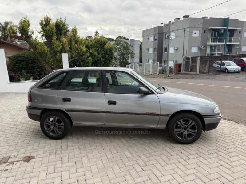 ASTRA 2.0 MPFI GLS 8V GASOLINA 4P MANUAL - 1995 - IVOTI
