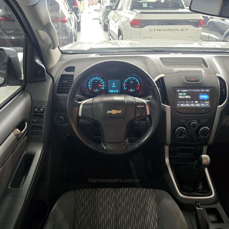 S10 2.4 MPFI ADVANTAGE 4X2 CD 8V FLEX 4P MANUAL - 2016 - SANTA CRUZ DO SUL