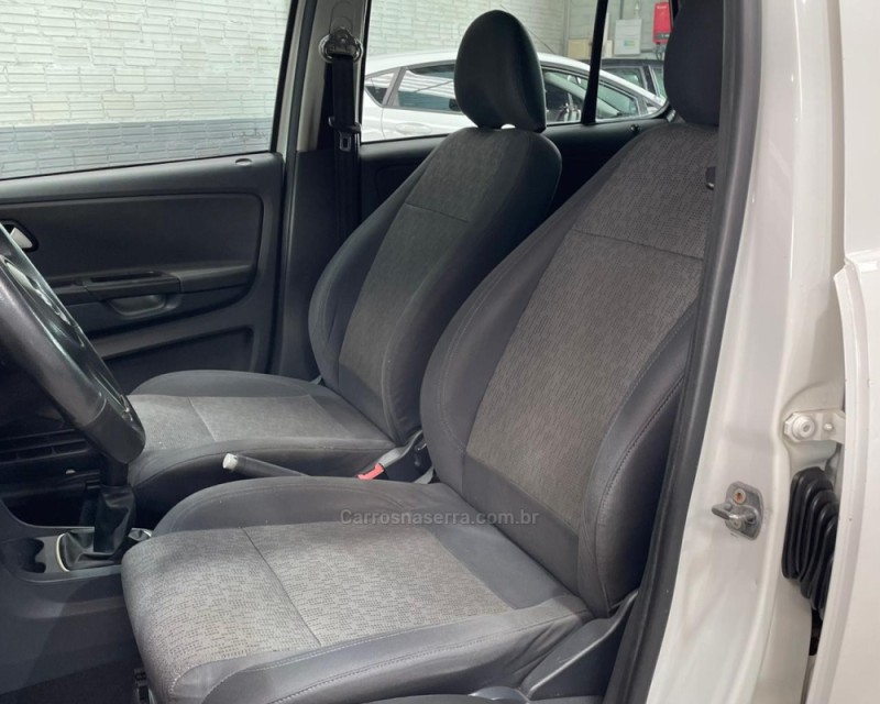 FOX 1.6 MI 8V FLEX 4P MANUAL - 2013 - VACARIA