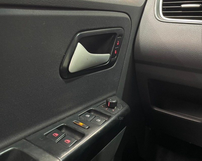 FOX 1.6 MI 8V FLEX 4P MANUAL - 2013 - VACARIA