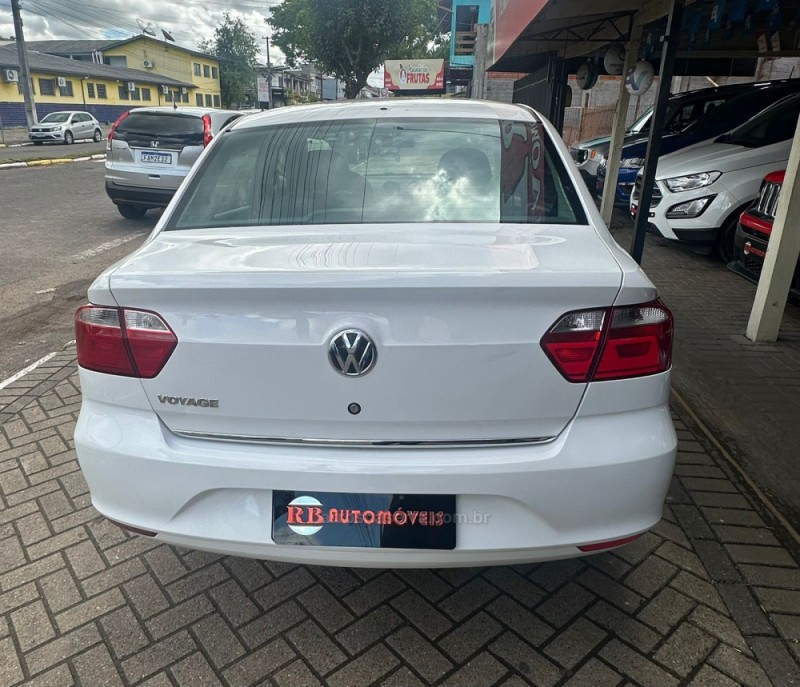 VOYAGE 1.0 MI CITY 8V FLEX 4P MANUAL - 2013 - PAROBé