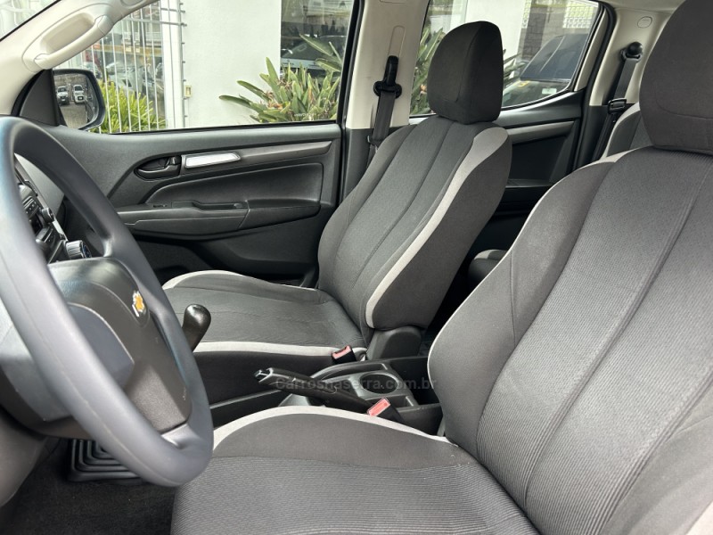 S10 2.8 LS 4X4 CD 16V TURBO DIESEL 4P MANUAL - 2022 - FARROUPILHA