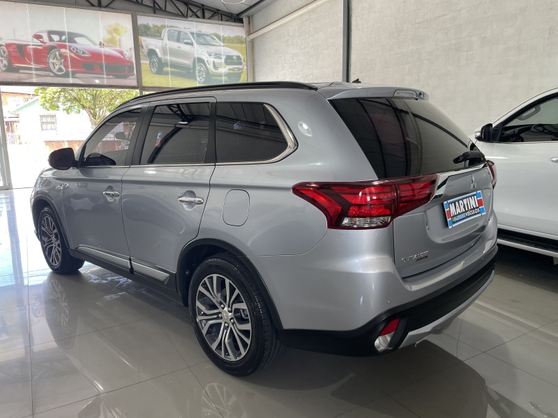 OUTLANDER 3.0 4X4 V6 24V GASOLINA 4P AUTOMÁTICO - 2016 - CAXIAS DO SUL