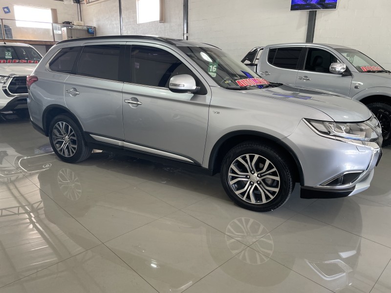 OUTLANDER 3.0 4X4 V6 24V GASOLINA 4P AUTOMÁTICO - 2016 - CAXIAS DO SUL