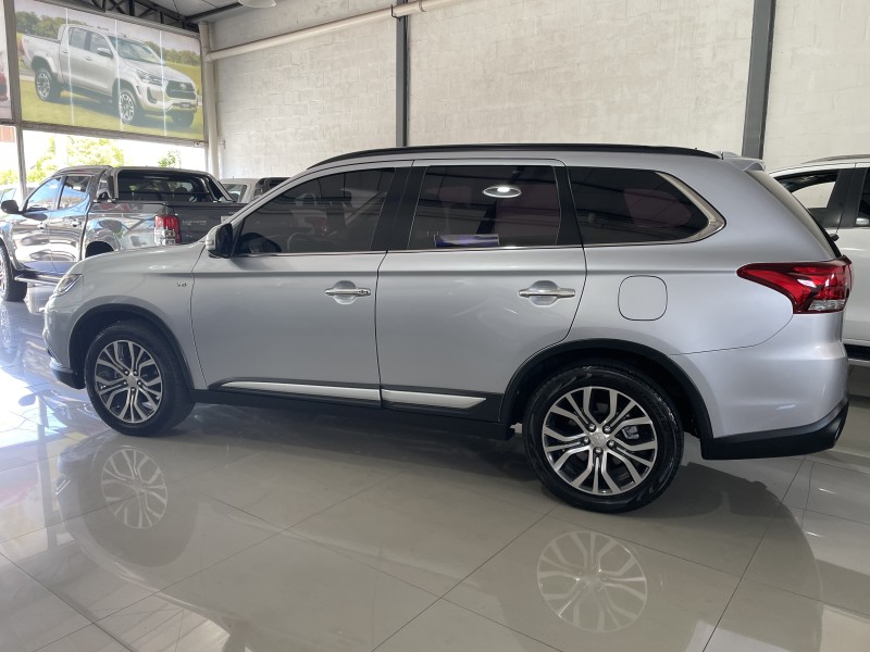 OUTLANDER 3.0 4X4 V6 24V GASOLINA 4P AUTOMÁTICO - 2016 - CAXIAS DO SUL