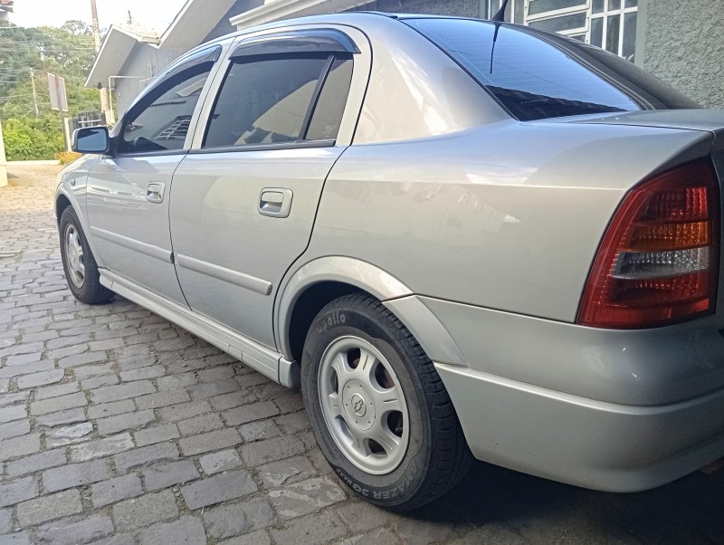 ASTRA 1.8 MPFI MILLENIUM II SEDAN 8V GASOLINA 4P MANUAL