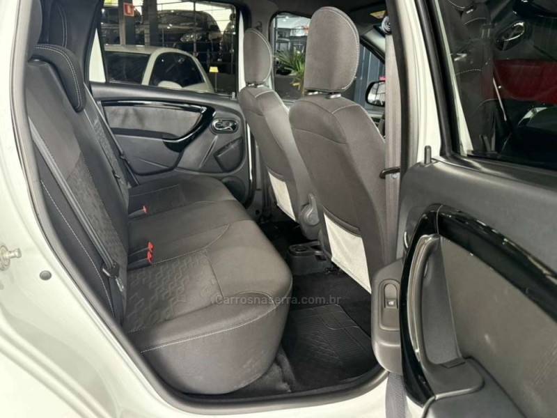 DUSTER OROCH 1.6 16V FLEX DYNAMIQUE 4P MANUAL - 2017 - CAMPO BOM