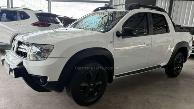 DUSTER OROCH 1.6 16V FLEX DYNAMIQUE 4P MANUAL - 2017 - CAMPO BOM