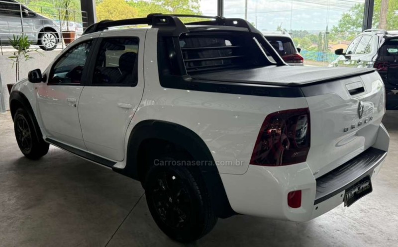 DUSTER OROCH 1.6 16V FLEX DYNAMIQUE 4P MANUAL - 2017 - CAMPO BOM