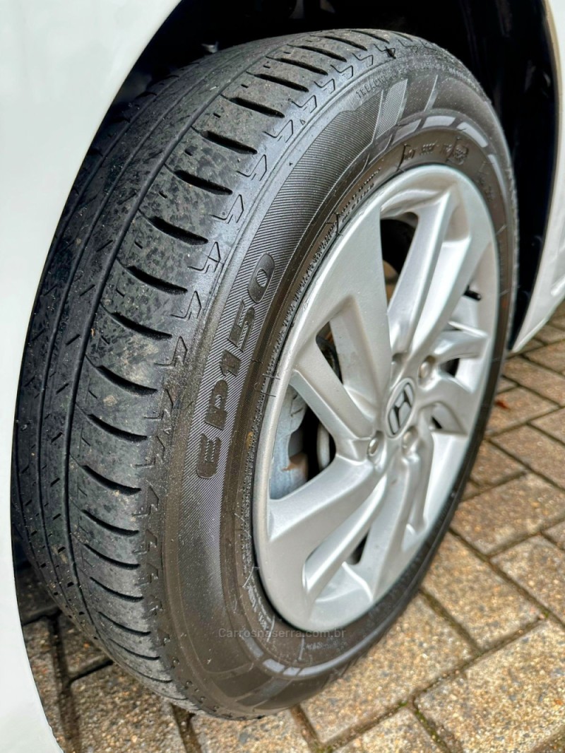 FIT 1.5 LX 16V FLEX 4P AUTOMÁTICO - 2016 - TRêS COROAS