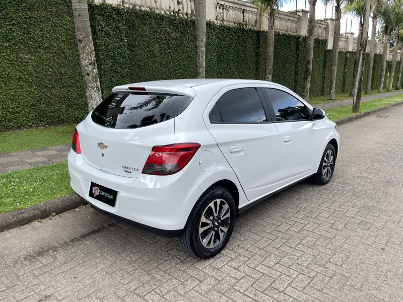 ONIX 1.4 MPFI LTZ 8V FLEX 4P MANUAL - 2015 - CAXIAS DO SUL