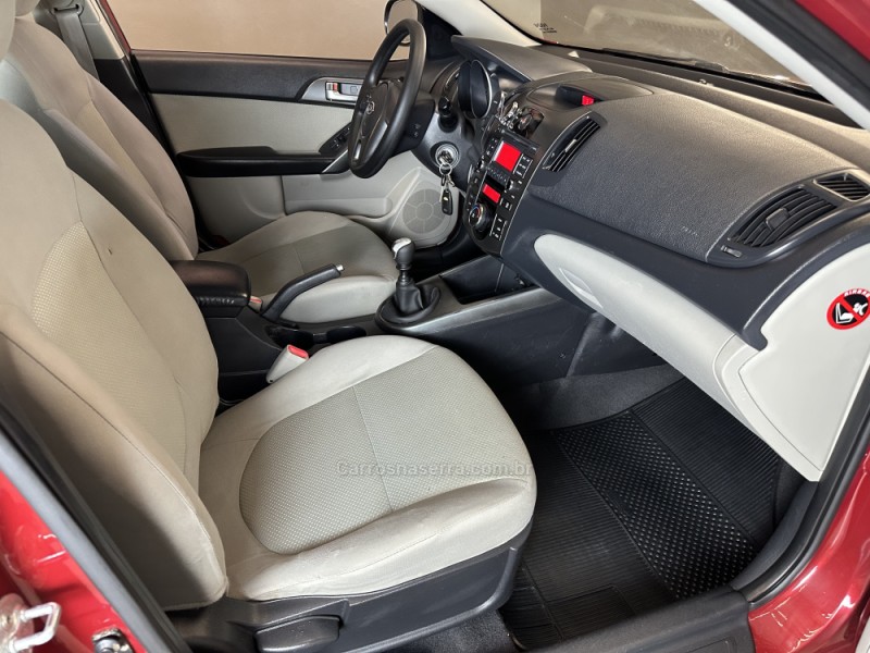 CERATO 1.6 E.222 SEDAN 16V GASOLINA 4P MANUAL - 2010 - SAPIRANGA