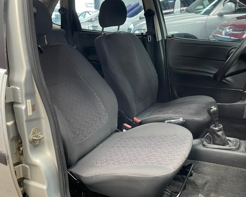 CORSA 1.0 MPFI CLASSIC SEDAN 8V GASOLINA 4P MANUAL - 2004 - VACARIA