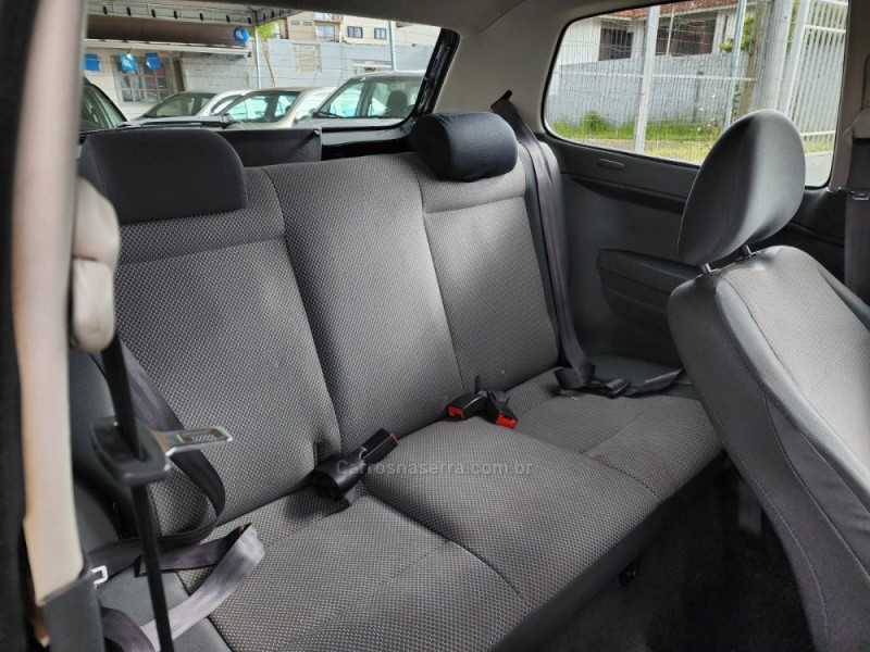 FOX 1.0 MI 8V FLEX 2P MANUAL - 2006 - VACARIA