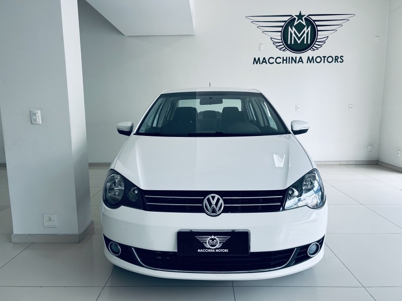POLO SEDAN 1.6 MI COMFORTLINE 8V FLEX 4P MANUAL - 2014 - CAXIAS DO SUL