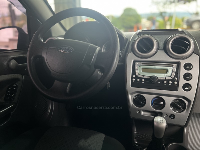 FIESTA 1.6 MPI CLASS HATCH 8V FLEX 4P MANUAL - 2013 - BOM PRINCíPIO