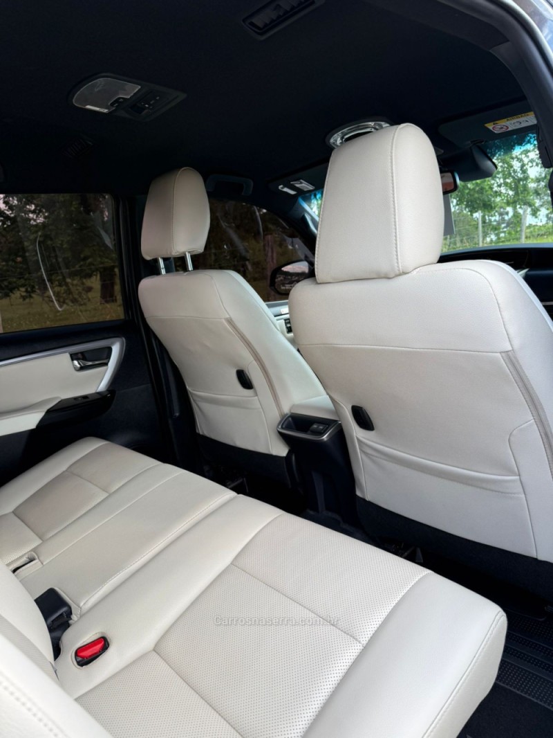 HILUX SW4 2.8 SRX 4X4 DIAMOND 16V TURBO DIESEL 4P 7 LUGARES AUTOMÁTICO - 2024 - IBIRAIARAS