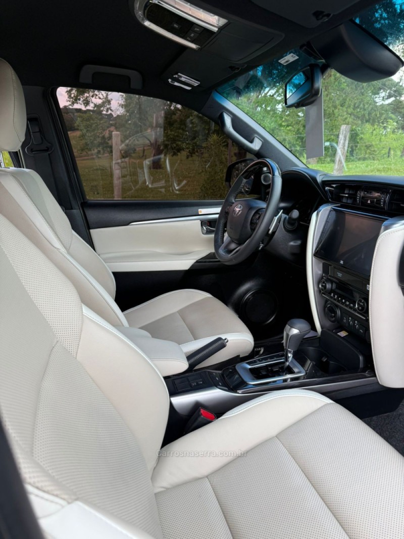 HILUX SW4 2.8 SRX 4X4 DIAMOND 16V TURBO DIESEL 4P 7 LUGARES AUTOMÁTICO - 2024 - IBIRAIARAS