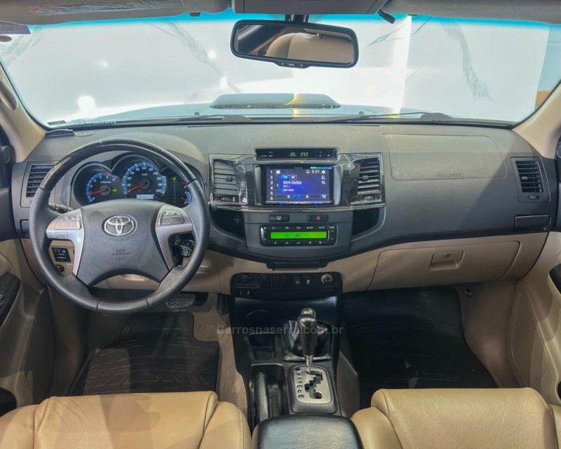 HILUX SW4 3.0 SRV 4X4 7 LUGARES 16V TURBO INTERCOOLER DIESEL 4P AUTOMÁTICO - 2014 - GARIBALDI