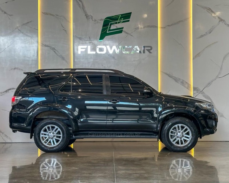 HILUX SW4 3.0 SRV 4X4 7 LUGARES 16V TURBO INTERCOOLER DIESEL 4P AUTOMÁTICO - 2014 - GARIBALDI