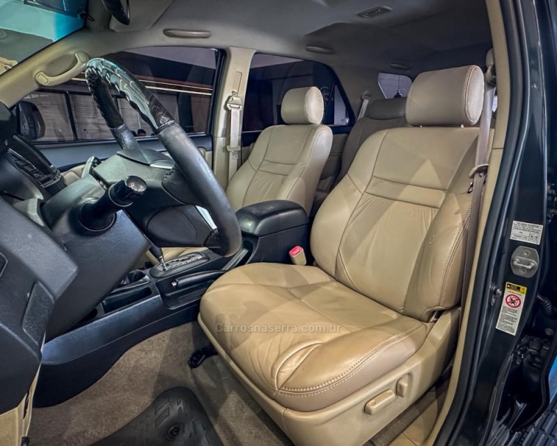 HILUX SW4 3.0 SRV 4X4 7 LUGARES 16V TURBO INTERCOOLER DIESEL 4P AUTOMÁTICO - 2014 - GARIBALDI