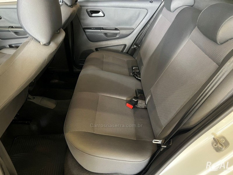 FOX 1.0 MI 8V FLEX 4P MANUAL - 2011 - SAPIRANGA