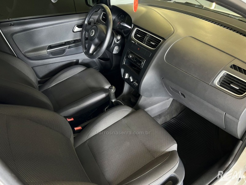 FOX 1.0 MI 8V FLEX 4P MANUAL - 2011 - SAPIRANGA