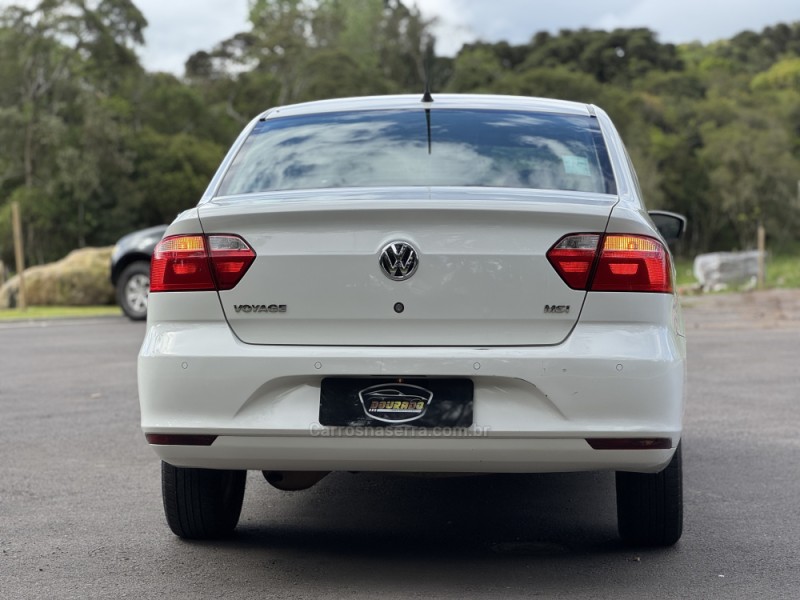 VOYAGE 1.6 MI CITY 8V FLEX 4P MANUAL - 2015 - GRAMADO