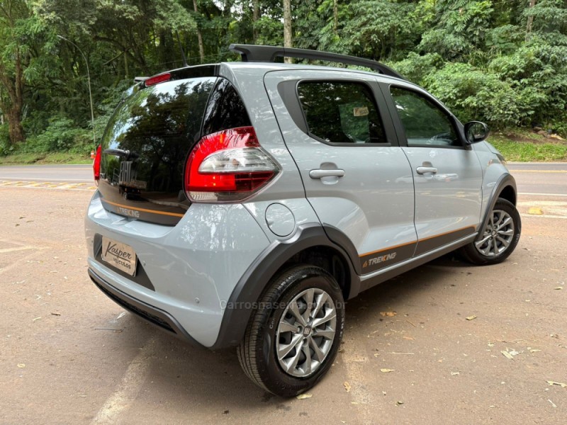 MOBI 1.0 TREKKING 8V FLEX 4P MANUAL - 2023 - DOIS IRMãOS