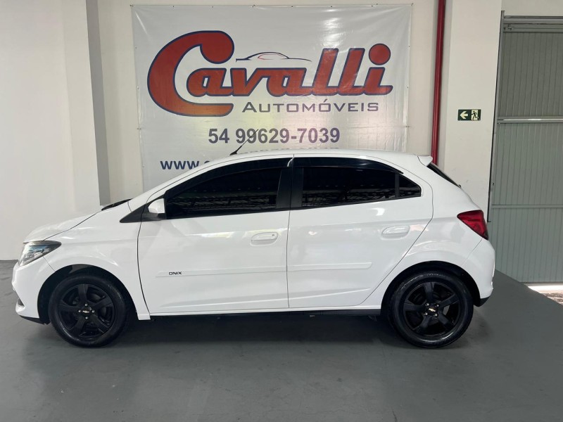 ONIX 1.4 MPFI LT 8V FLEX 4P MANUAL - 2015 - CAXIAS DO SUL