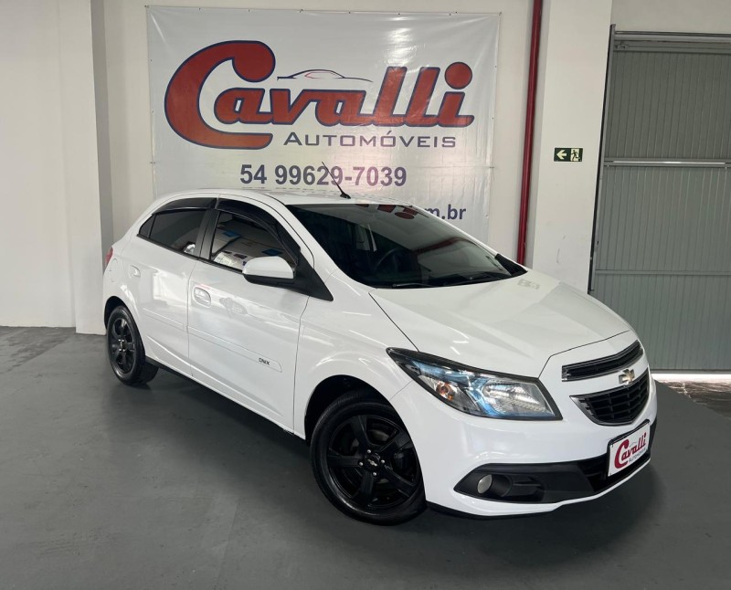 ONIX 1.4 MPFI LT 8V FLEX 4P MANUAL - 2015 - CAXIAS DO SUL