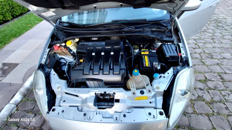 PUNTO 1.4 ATTRACTIVE ITALIA 8V FLEX 4P MANUAL - 2011 - FARROUPILHA