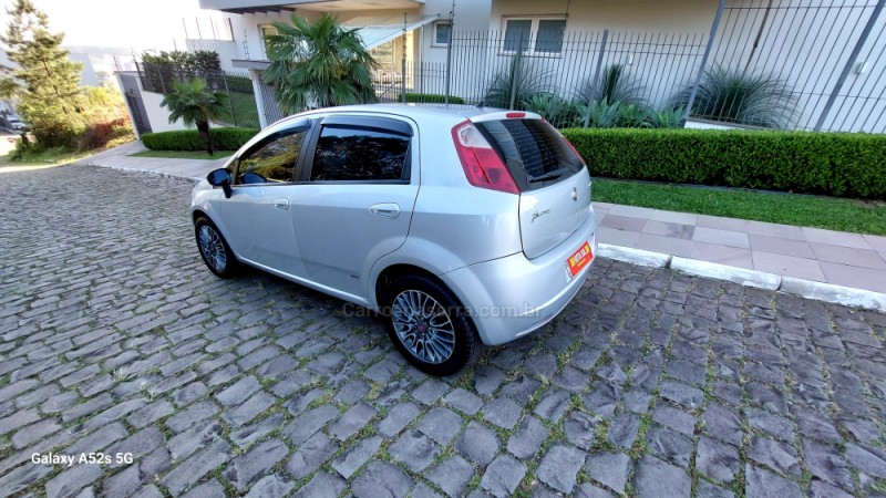 PUNTO 1.4 ATTRACTIVE ITALIA 8V FLEX 4P MANUAL - 2011 - FARROUPILHA
